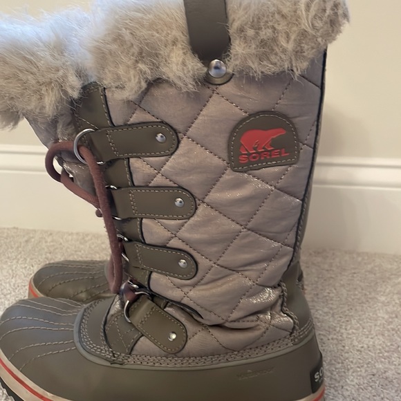 Sorel Boots - Picture 5 of 9